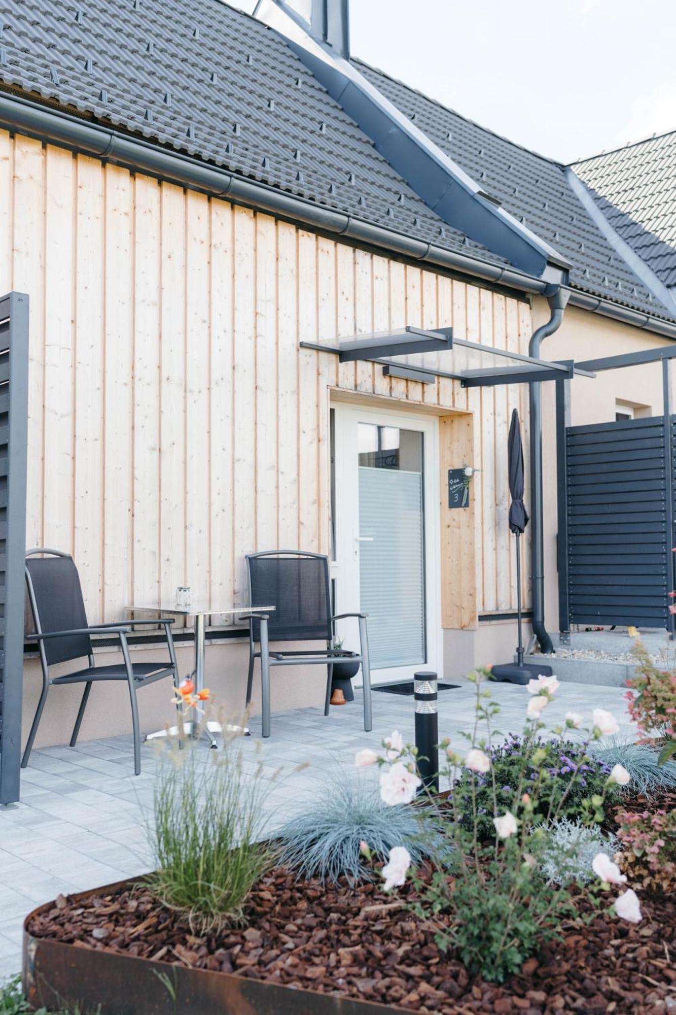 Pension Blumenwiese - Mitten Im Thermenland Бургау Экстерьер фото