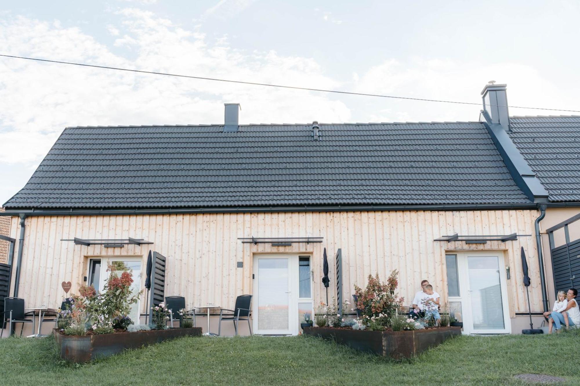 Pension Blumenwiese - Mitten Im Thermenland Бургау Экстерьер фото